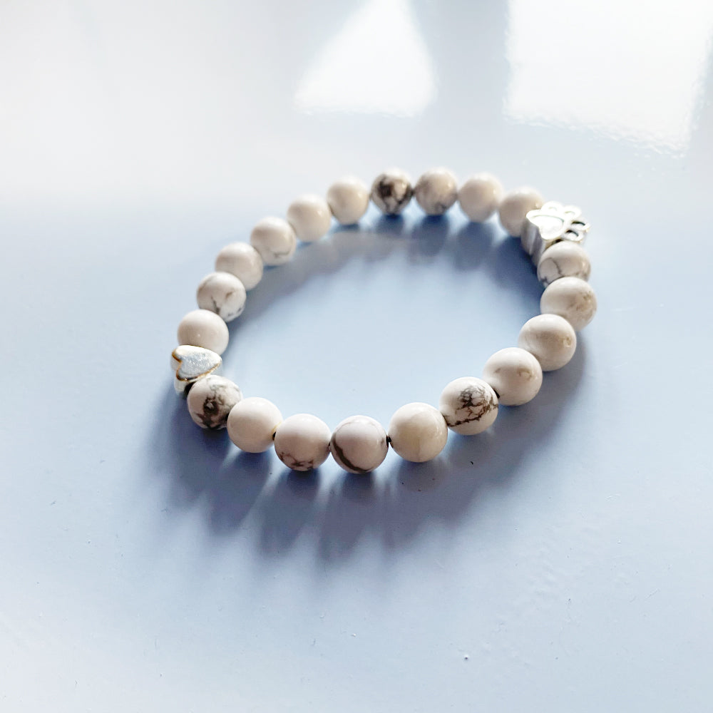Bracelet en Pierre Précieuse Naturelle avec Charme Patte et Cœur – Design Fait Main