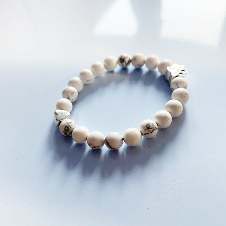 Bracelet en Pierre Précieuse Naturelle avec Charme Patte et Cœur – Design Fait Main