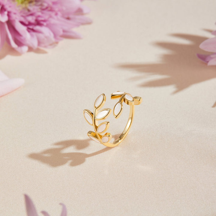 Bague Dorée en Forme de Feuille