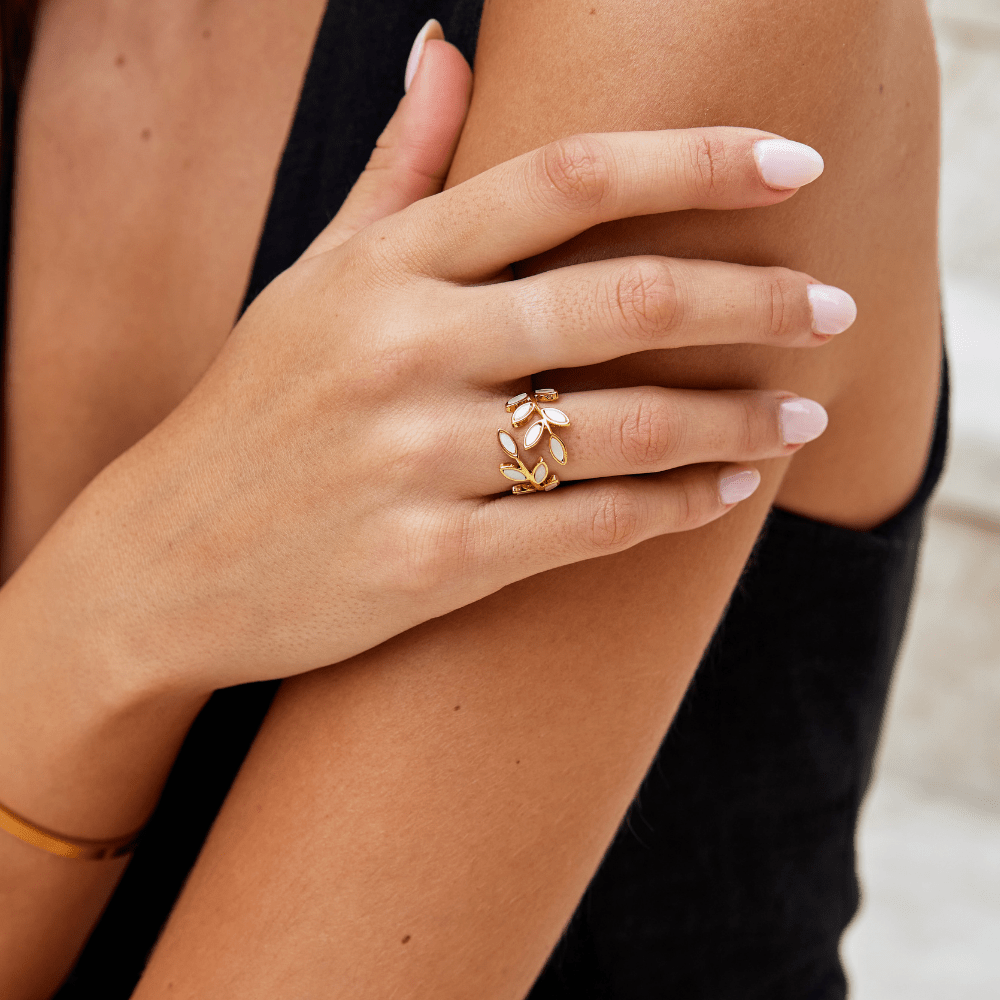 Bague Dorée en Forme de Feuille