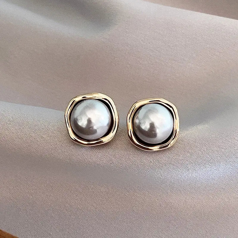 Élégantes boucles d'oreilles en perles noires