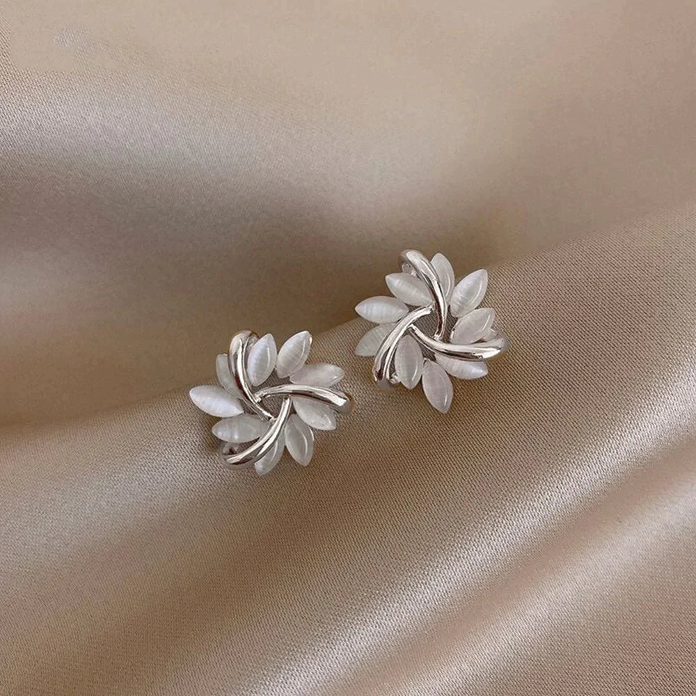 Boucles d'oreilles en or ornées de fleurs d'opale créoles